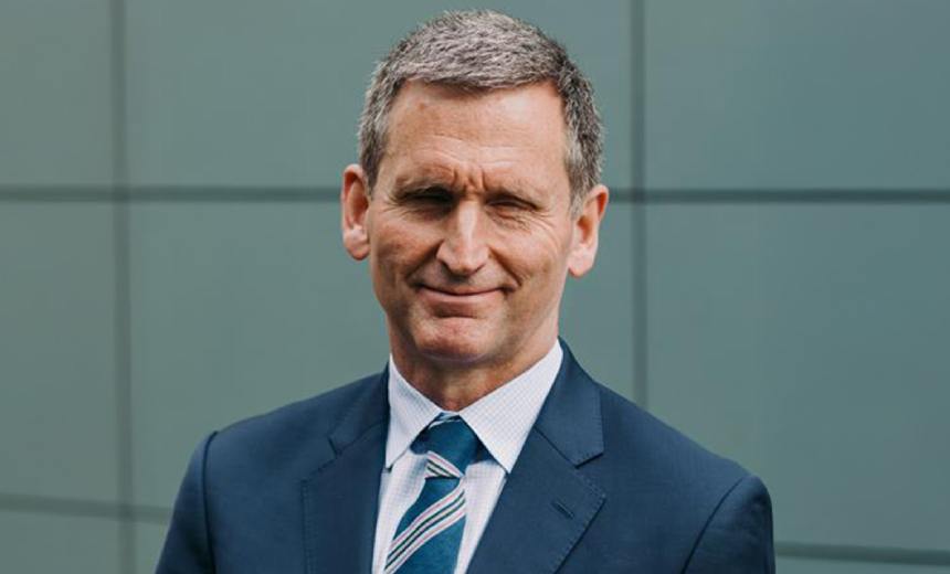Should a Central Authority Regulate AI in the UK?